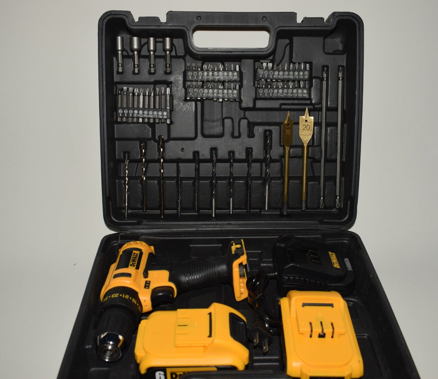 Taladro Inalambrico 128v 3/8 DW