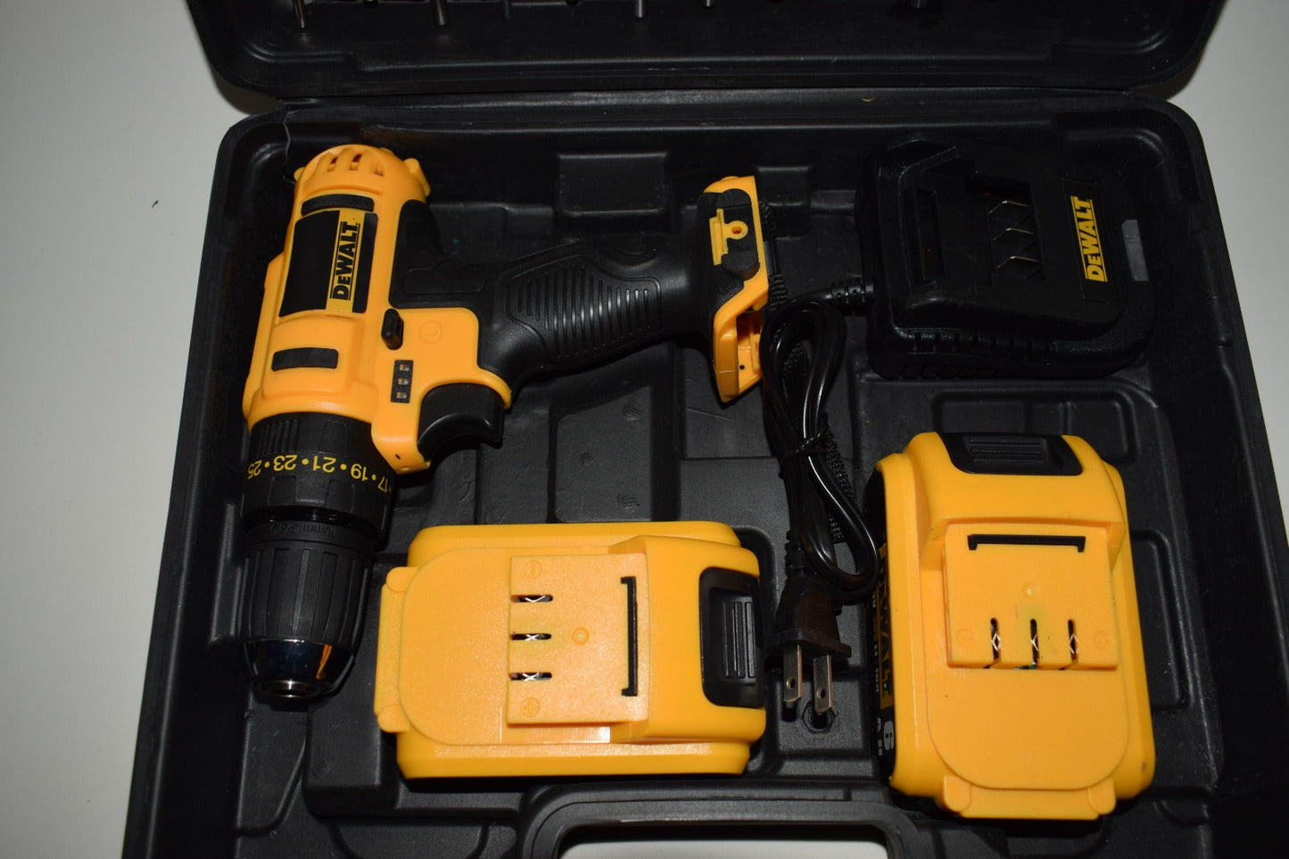 Taladro Inalambrico 128v 3/8 DW